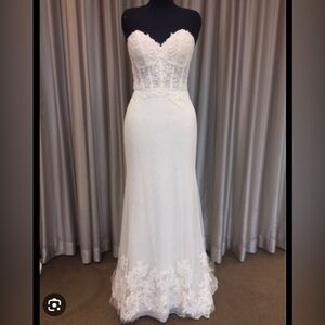 Elegant White Lace Wedding Dress